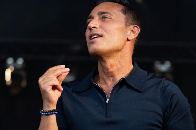 Mustafa Sandal'dan Yaz Şarkısı 