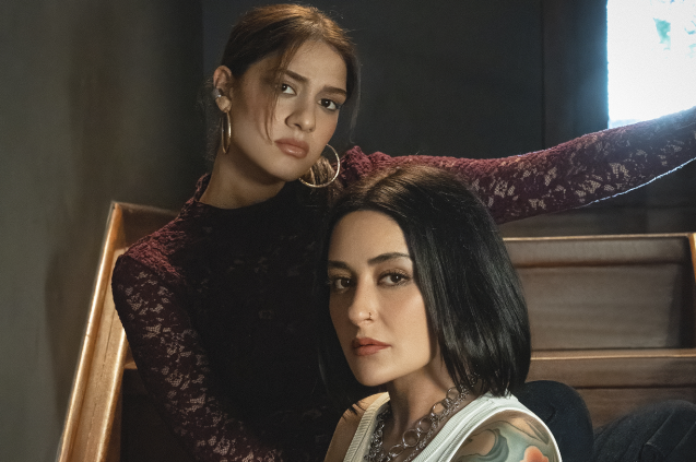 Melek Mosso ve Cemre’den “Kendisi Çıktı Bu Yoldan”