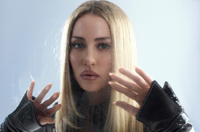 DERYA ULUĞ'DAN YENİ SİNGLE!