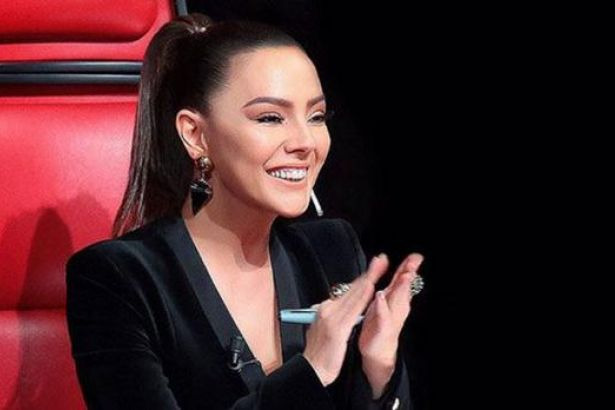 Ebru Gündeş'ten Cem Yılmaz'a Övgü Ebru Gündeş'ten Cem Yılmaz'a Övgü