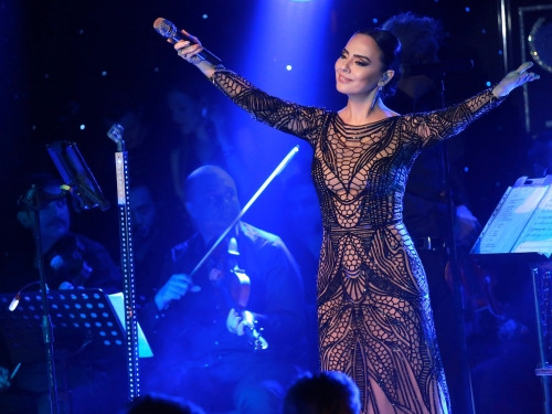 Ebru Gündeş'ten Yeni Klip! Ebru Gündeş'ten Yeni Klip!