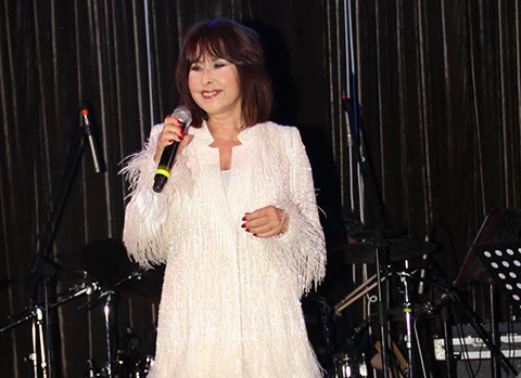 Nilüfer; 'Minnet ve Saygıyla' Nilüfer; 'Minnet ve Saygıyla'
