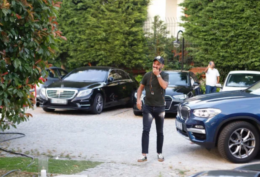 Buse Varol'dan Eşi Alişan'a Doğum Günü Sürprizi Buse Varol'dan Eşi Alişan'a Doğum Günü Sürprizi