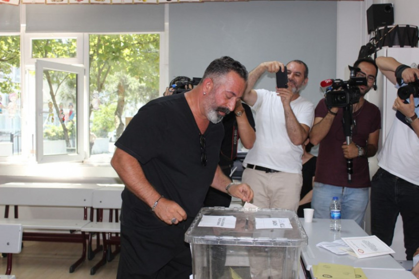 Ünlüler Böyle Oy Kullandı Ünlüler Böyle Oy Kullandı