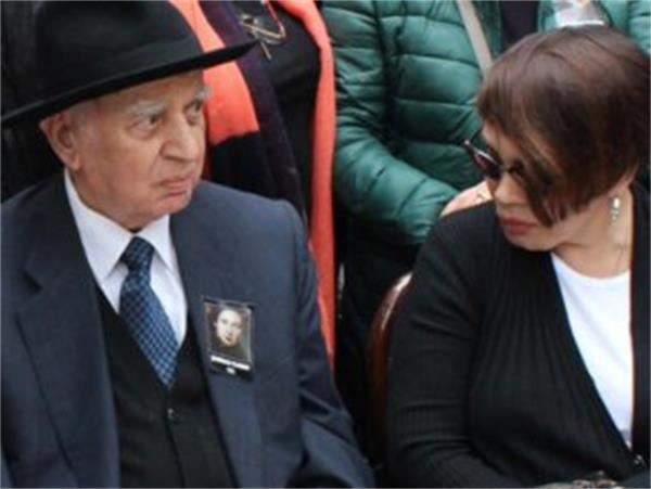 Sezen Aksu'nun 91 yaşındaki babası taburcu oldu Sezen Aksu'nun 91 yaşındaki babası taburcu oldu