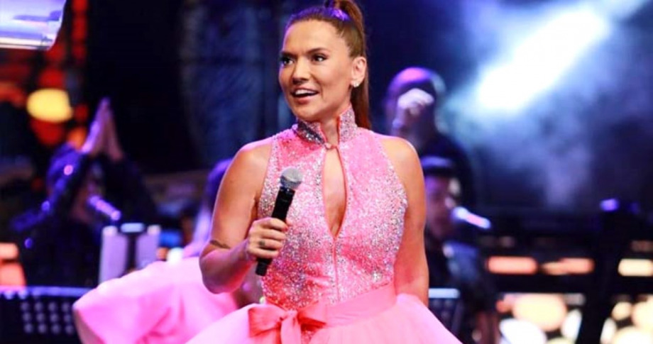 Konser Gelirini Mehmetçik Vakfına Bağışladı Konser Gelirini Mehmetçik Vakfına Bağışladı