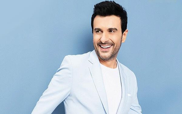 Gökhan Tepe Söyledi Hamile Eşi İzledi Gökhan Tepe Söyledi Hamile Eşi İzledi