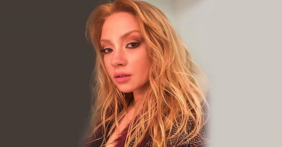 Ece Seçkin'den Rap Performansı Ece Seçkin'den Rap Performansı