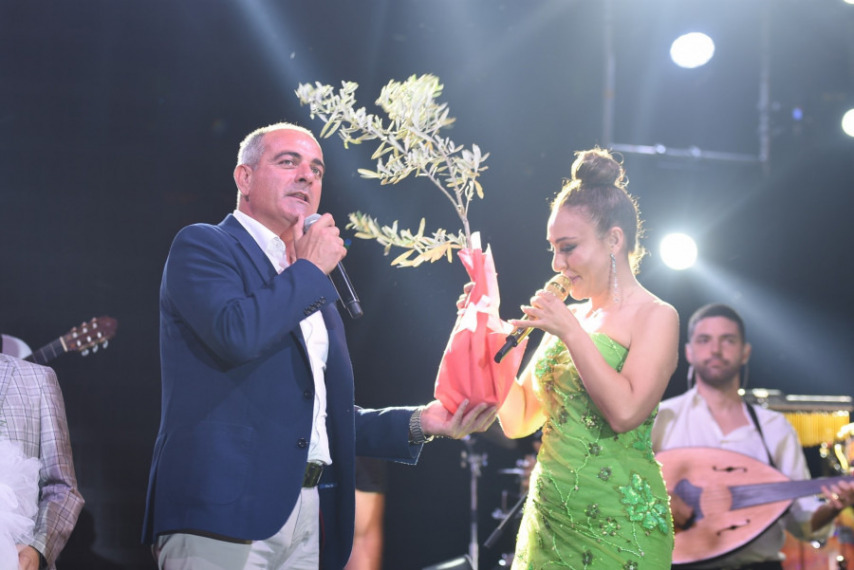 Festival Ziynet Sali ile Sona Erdi Festival Ziynet Sali ile Sona Erdi