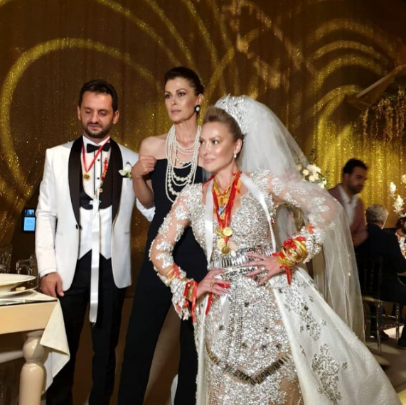 Aylin Coşkun ile Volkan Aslan Evlendi Aylin Coşkun ile Volkan Aslan Evlendi