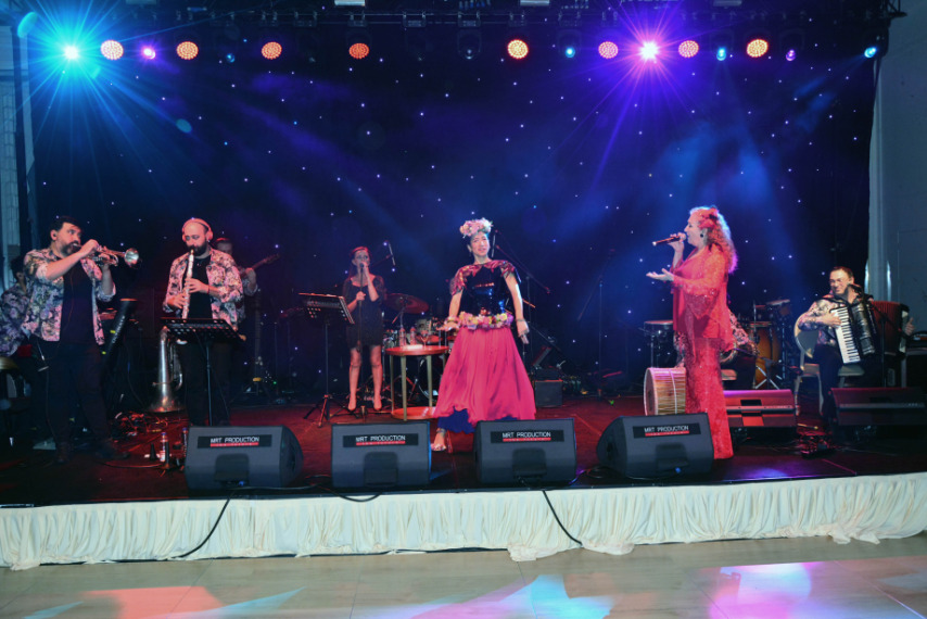 İki Yakada Suzan Kardeş! İki Yakada Suzan Kardeş!