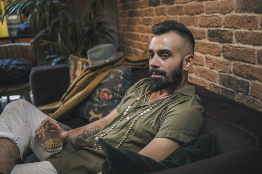 Gökhan Türkmen'den Sevgililer Gününe Özel Şarkı! Gökhan Türkmen'den Sevgililer Gününe Özel Şarkı!