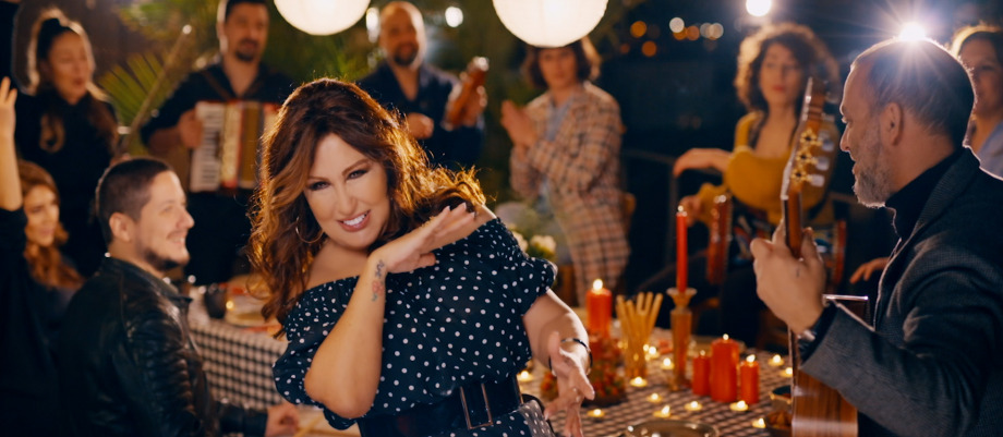 Nükhet Duru Ekibiyle Kamera Karşısına Geçti