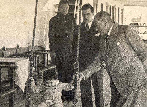 Sanat Dünyasından 23 Nisan Paylaşımları