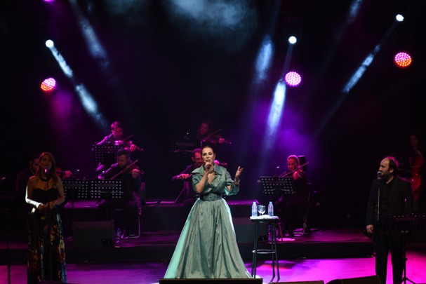 Harbiye Açıkhava'da Sezon Nazım'ın Şarkılarıyla Açıldı