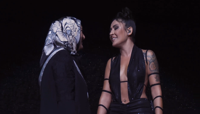 Melek Mosso Annesiyle Düet Yaptı!