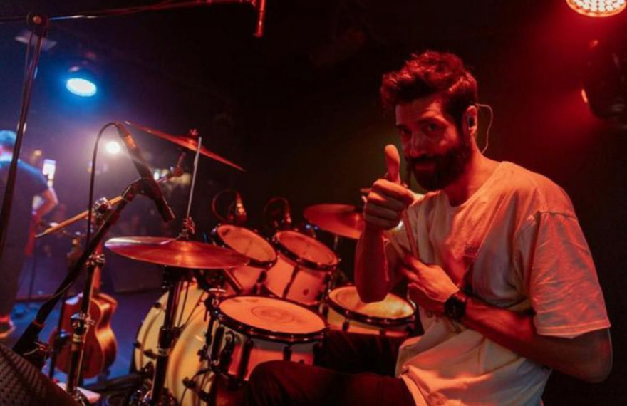 Piiz Grubu Üyesi Mehmet Dudarık’a Konser Sonrası Yumruklu Saldırı: Yoğun Bakımda