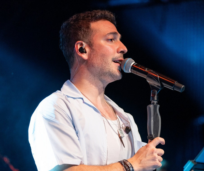 Yeni Şarkısının Müjdesini Verdi!