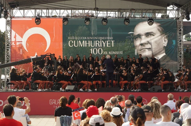 Doğuş Çocuk Senfoni Orkestrası Cumhuriyet’in 100. Yıl Coşkusunu Galataport İstanbul'da Kutladı!