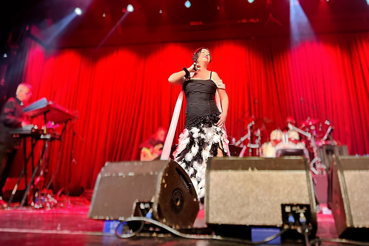 Nazan Öncel Türkiye Turnesine Start Verdi!