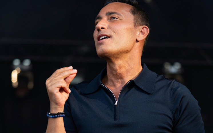 Mustafa Sandal'dan Yaz Şarkısı 