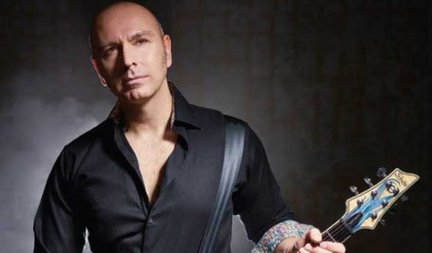 Romanından İlhamla Şarkı Yaptı!