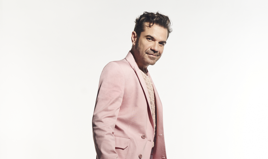 Kenan Doğulu’dan Aşkın Sınır Tanımaz Çağrısı: ‘Ne İstersen O’