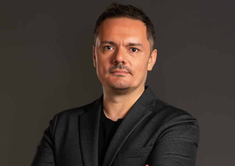 SUAT KAVUKLUĞLU'NDAN ŞARKILI KİTAP: “SON GÜZEL İSTANBUL”