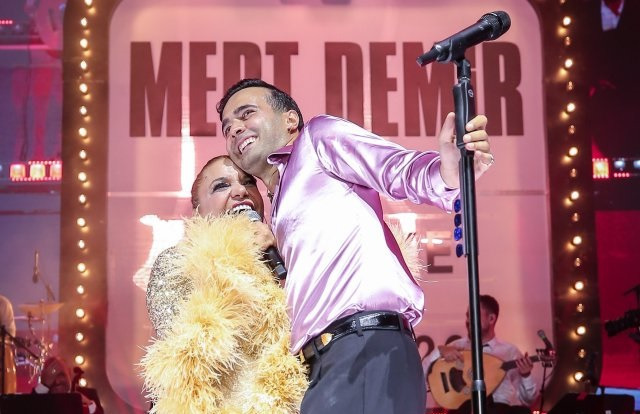 MERT DEMİR İLE KİBARİYE'DEN “KARAKIŞ” DÜETİ!